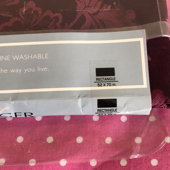VILLAGER Liz Claiborne Rectangle Maroon Damask Tablecloth 52x70in - Picture 4 of 6